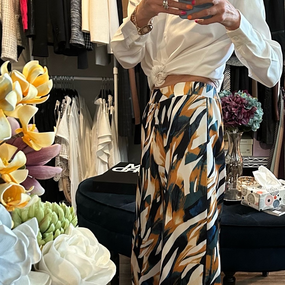 Elegant multicoloured Wide Leg pants with Flowing Design in size L